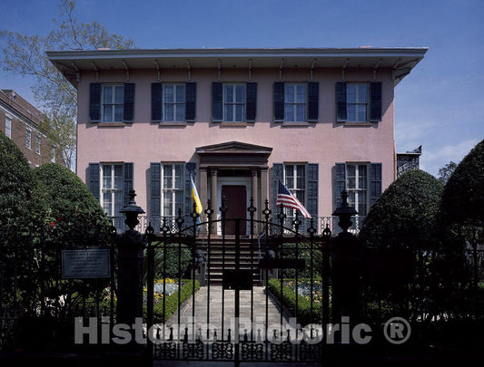 Savannah, GA Photo - Low House, Built in 1849 for Wealthy Cotton Farmer Andrew Low in Savannah, Georgia