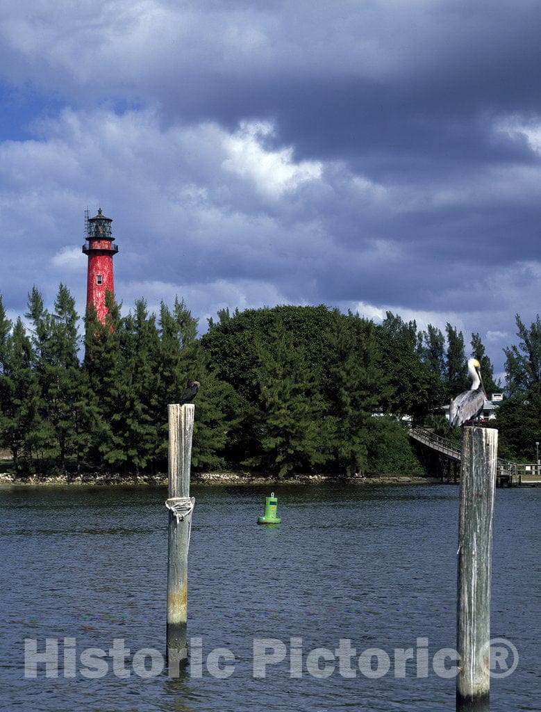 Jupiter, FL Photo - Jupiter Inlet Light, First lit in 1860, was erected on a Prehistoric Indian Mound, Jupiter, Florida