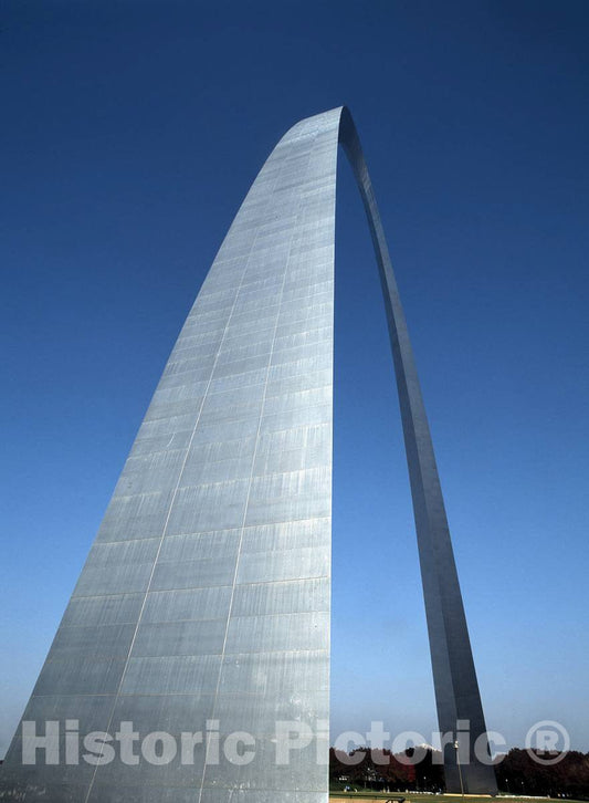 Photo - Close-up View of The Gateway Arch, The Symbolic Gateway to The West (Although There's a Great Deal of Midwest to go Before The west is reached)