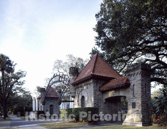New Orleans, LA Photo - Entry gate to Private Street in Uptown New Orleans, Louisiana
