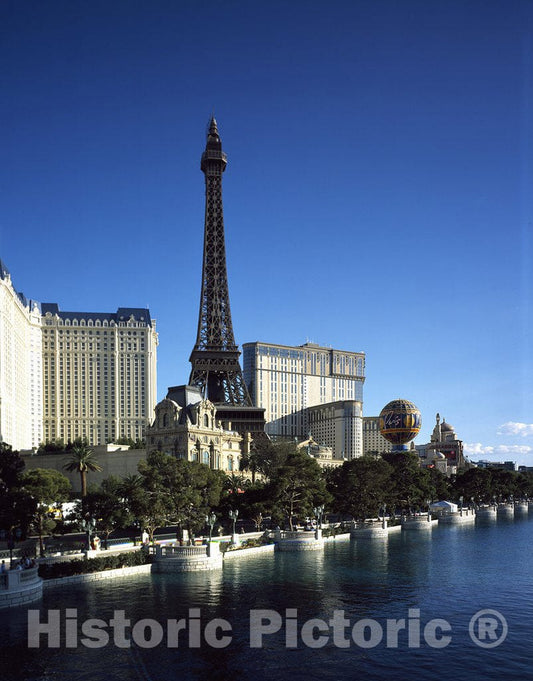 Las Vegas, NV Photo - Lake in Front of The Bellagio Hotel and Resort, Las Vegas, Nevada