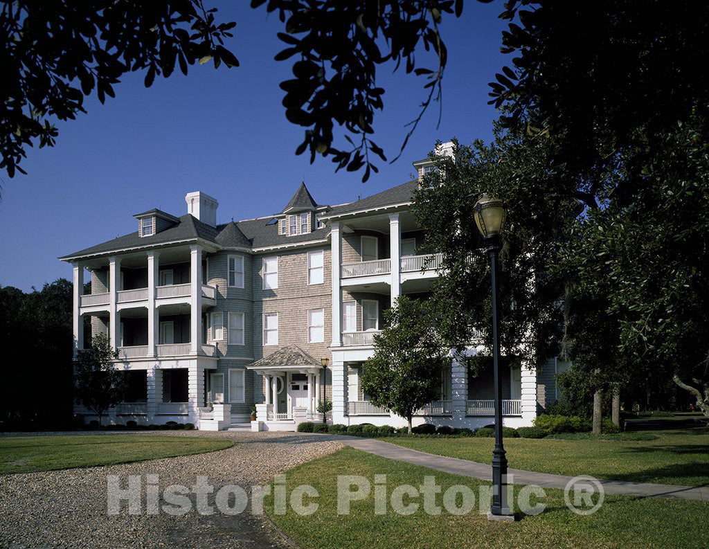 Jekyll Island, GA Photo - Apartment Building on Jekyll Island, Georgia