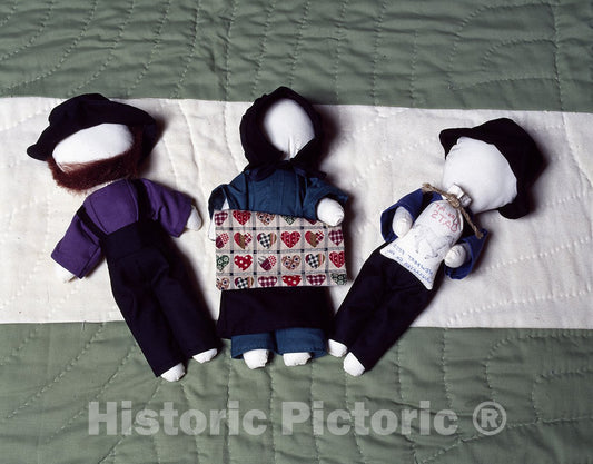 Lancaster, PA Photo - Amish Dolls in Lancaster, Pennsylvania
