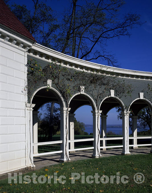 Mount Vernon, VA Photo - Colonnade at Mount Vernon, Virginia