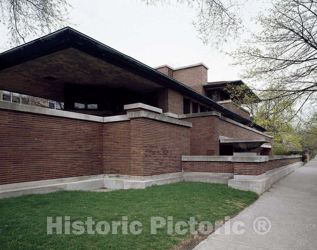 Chicago, IL Photo - Robie House, Created by Architect Frank Lloyd Wright in The Hyde Park Neighborhood, Chicago, Illinois