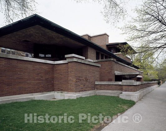 Chicago, IL Photo - Robie House, Created by Architect Frank Lloyd Wright in The Hyde Park Neighborhood, Chicago, Illinois