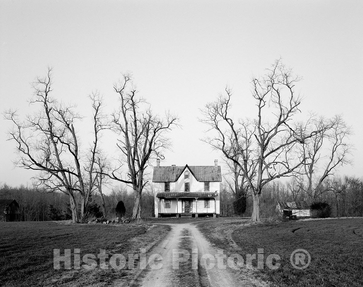 Maryland Photo - Abandoned Farmhouse at The end of a Dirt Road on Maryland's Eastern Shore-