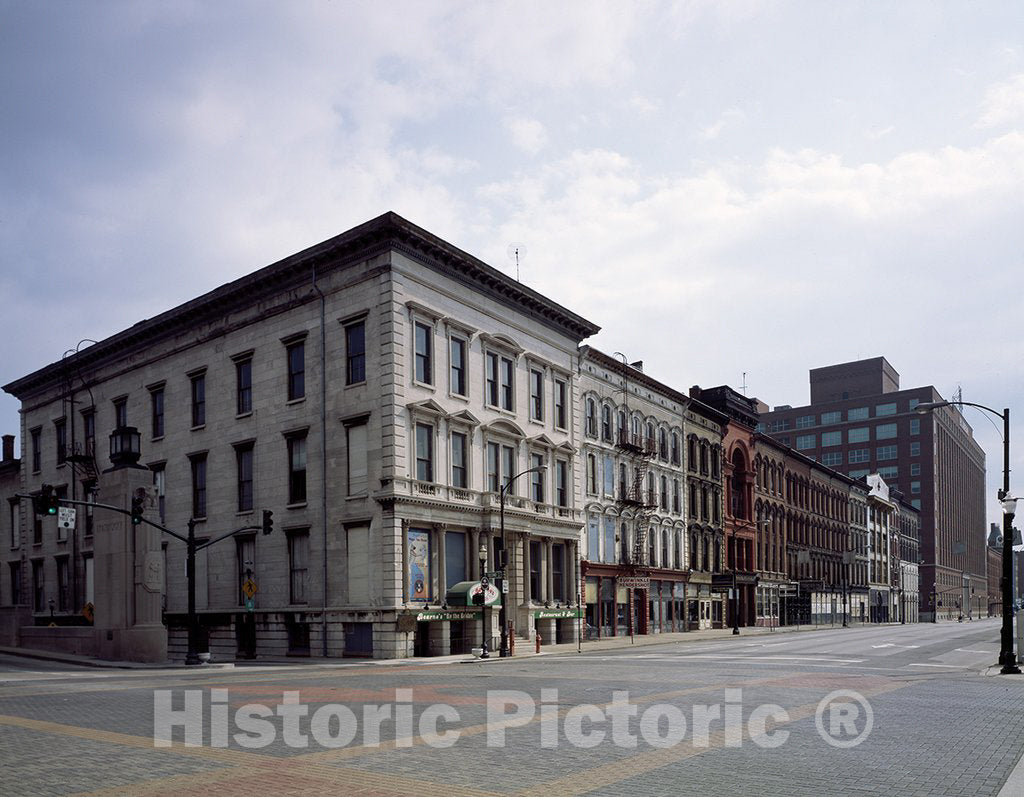 Louisville, KY Photo - Downtown Street in Louisville, Kentucky