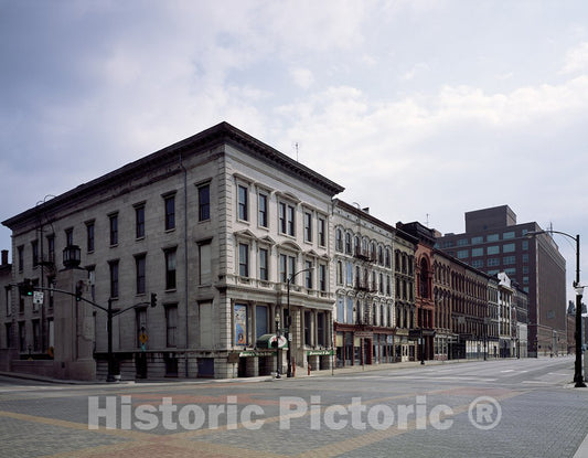 Louisville, KY Photo - Downtown Street in Louisville, Kentucky