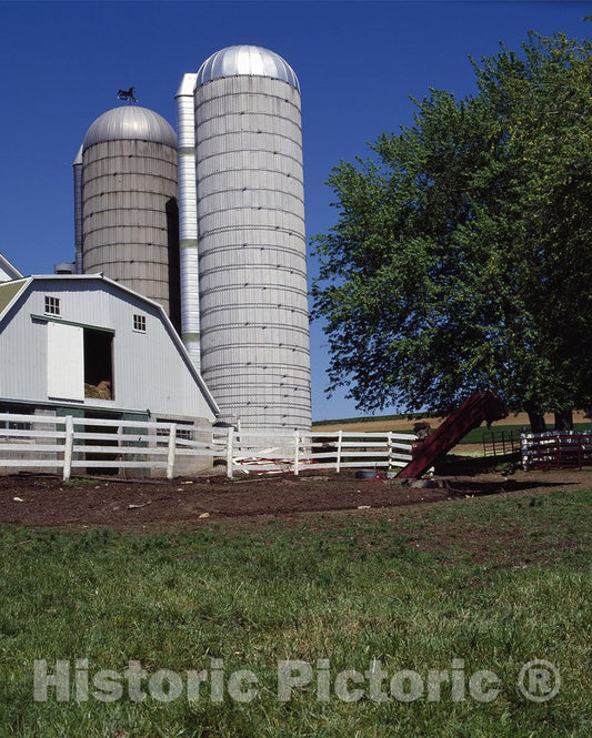 Lancaster County, PA Photo - Tidy Amish Farm in Amish Country, Lancaster County, Pennsylvania