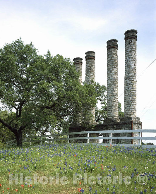 United States Photo - Columns in The Ruins of a Destroyed Southern Mansion