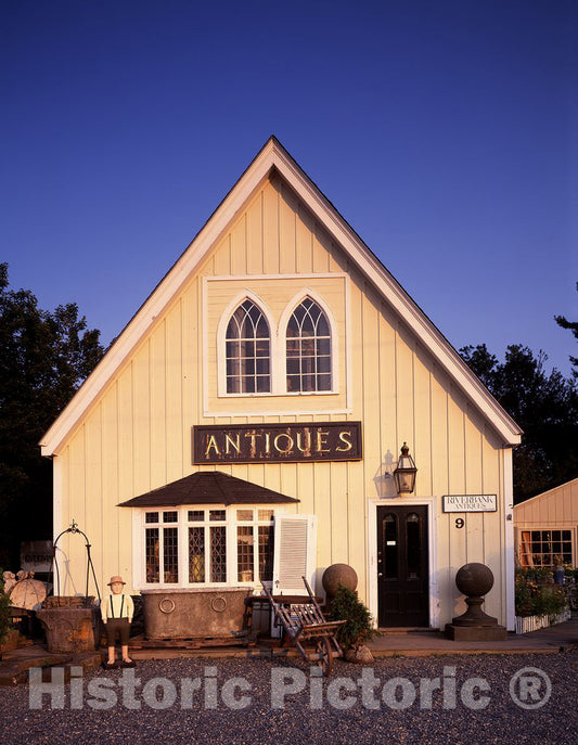 Wells, ME Photo - Riverbank Antiques barn, Wells, Maine