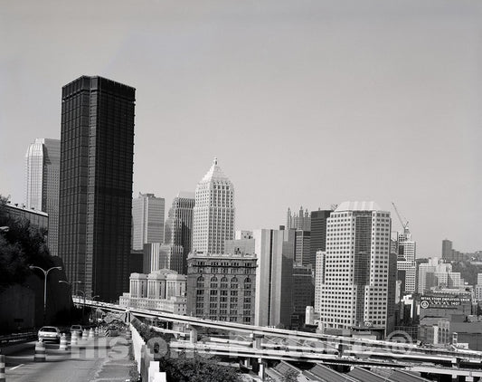 Pittsburgh, PA Photo - Skyline view of Pittsburgh, Pennsylvania