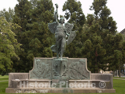 Hartford, CT Photo - Statue in Bushnell Park in Hartford, Connecticut