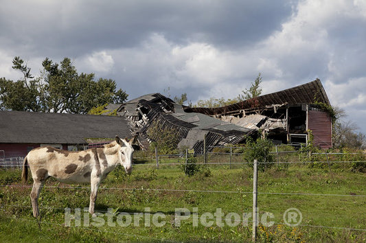 Suffield, CT Photo - Old barn Scene in Rural Suffield, Connecticut