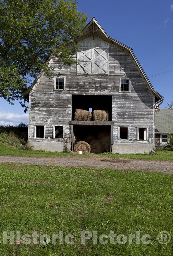Suffield, CT Photo - Barn Scene in Suffield, Connecticut