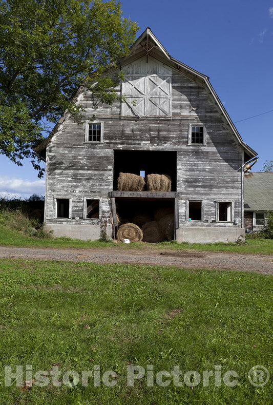 Suffield, CT Photo - Barn Scene in Suffield, Connecticut