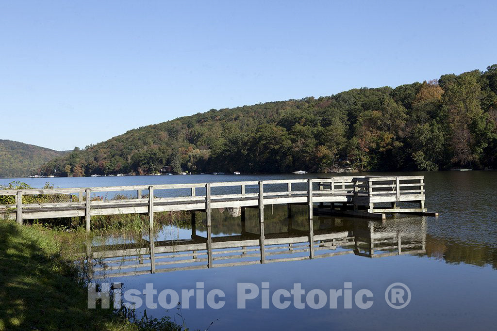 New Milford, CT Photo - Squantz Pond, New Milford, Connecticut