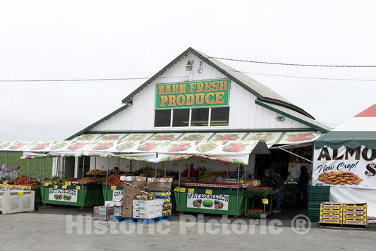 California Photo - Fruit and vegetable stand along the road on Route 101 in California