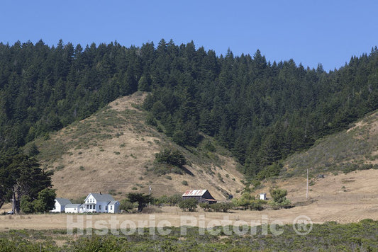 California Photo - Farm Scene Along Route 101 in Northern California