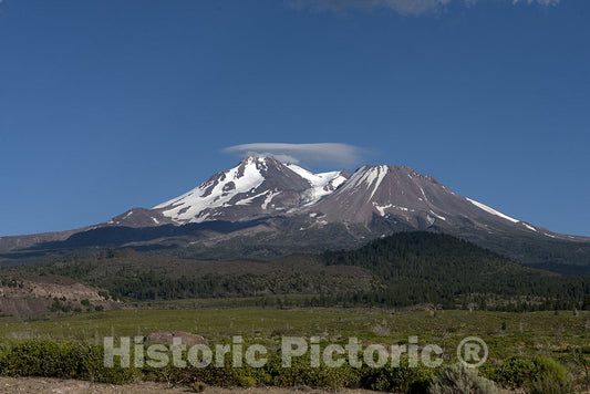 Siskiyou County, CA Photo - Mount Shasta, is Located at The Southern end of The Cascade Range in Siskiyou County, California