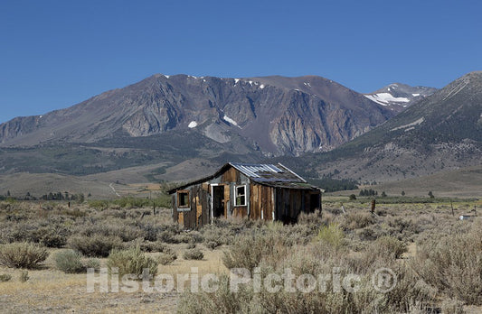 California Photo - Shacks on Route 395 with the Kuna Peak, Parker Peak and Mt. Dana mountains in the distance, located a few miles from Yosemite National Park in California