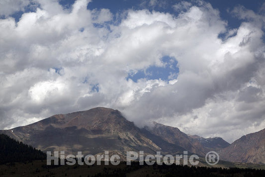 California Photo - View of mountain range along Route 395 near Yosemite National Park in CA