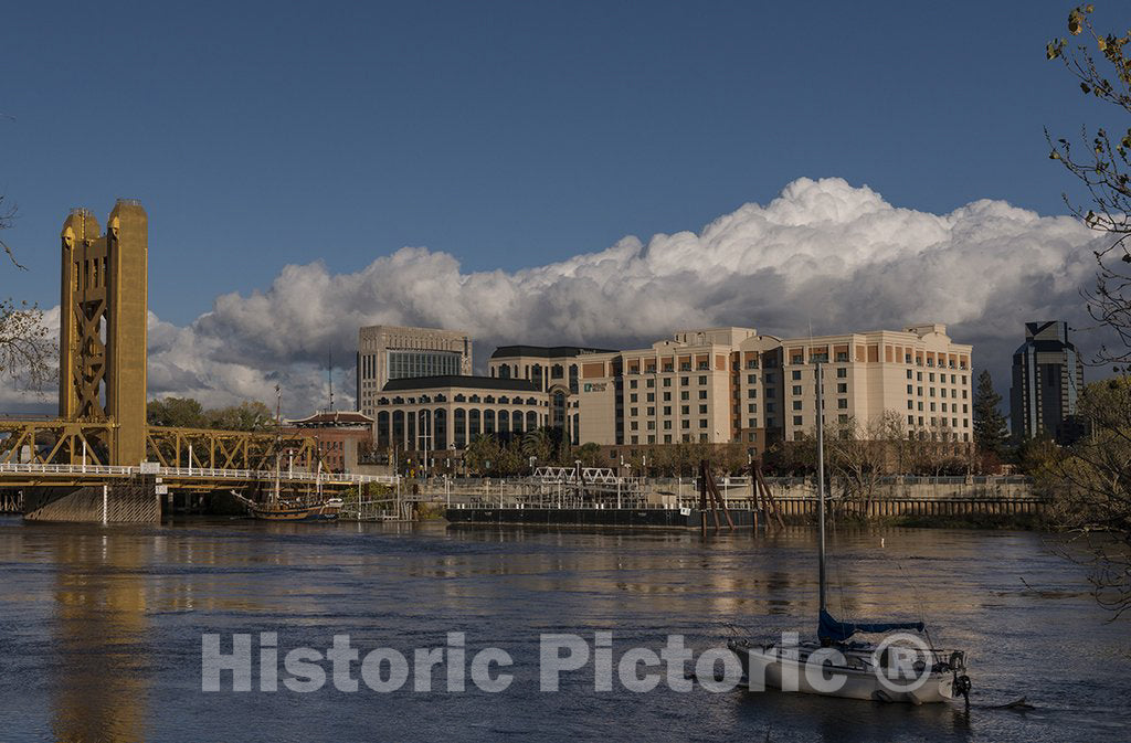 Sacramento, CA Photo - Downtown Sacramento, California's Capital City, seen from Across The Sacramento River in West Sacramento