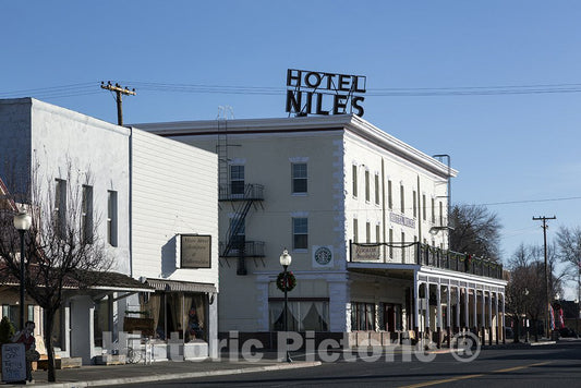Alturus, CA Photo - The Niles Hotel, on South Main Street in Alturus, seat of Modoc County in far-Northeastern California.