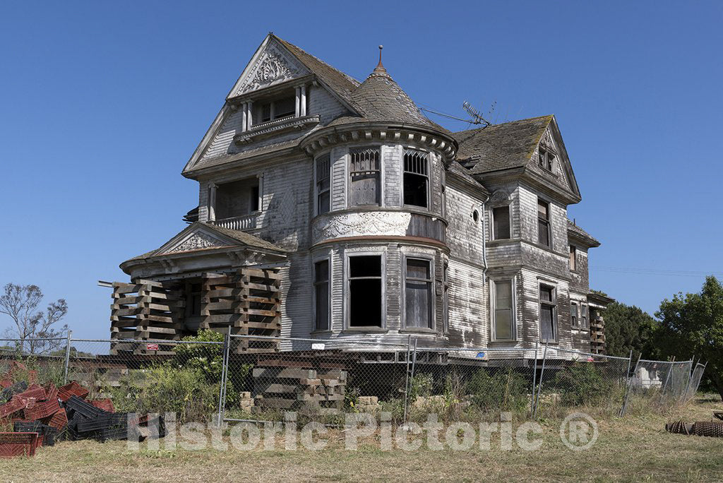 Watsonville, CA Photo - Old house in Watsonville, California