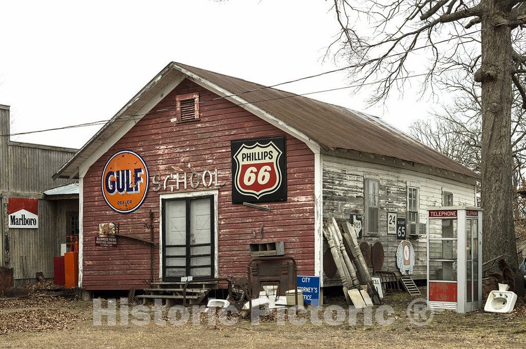 Paris, TX Photo - Blackburn's Antiques and collectibles store in Paris, Texas