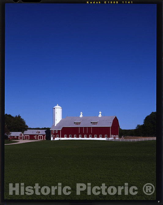 Red barn Photo