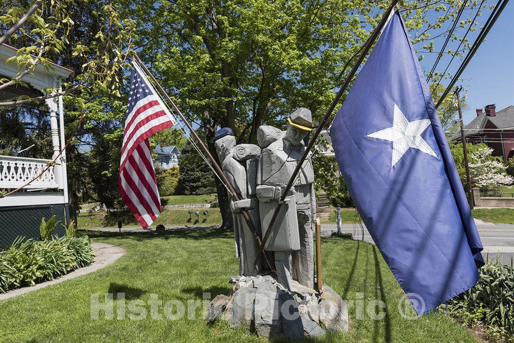 Harpers Ferry, WV Photo - Carved Civil War Figures Outside The Camp Bed and Breakfast Inn, Harpers Ferry, West Virginia
