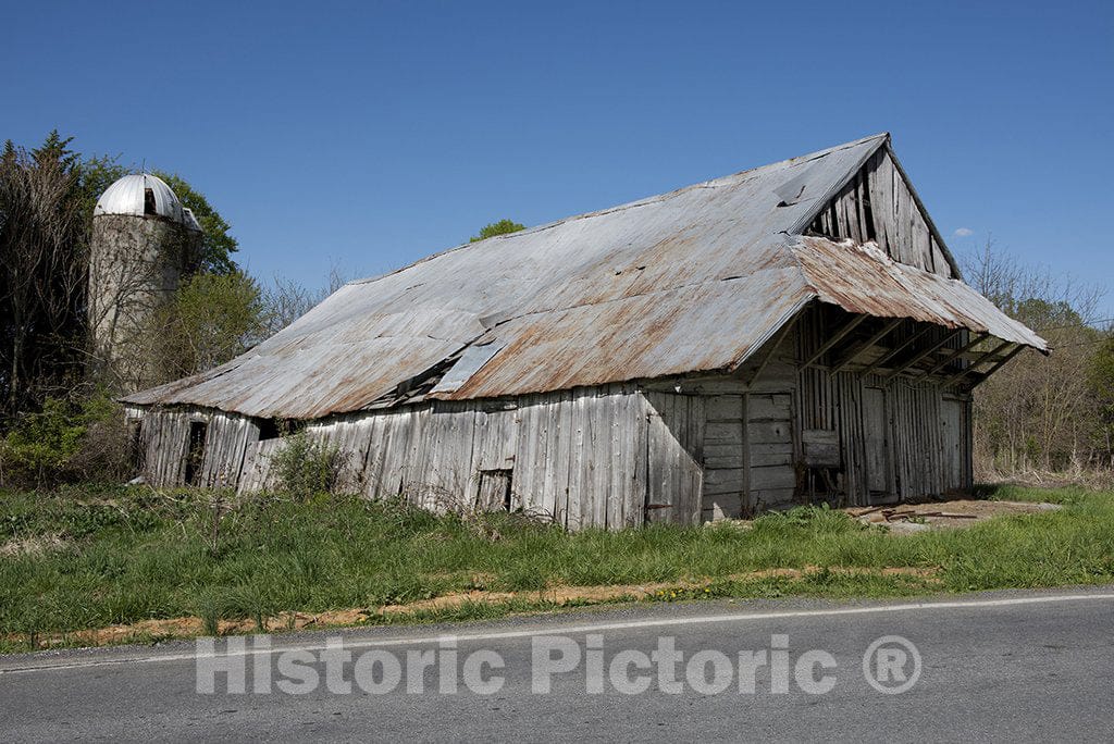 Jefferson County, WV Photo - A Sagging barn in Jefferson County, West Virginia