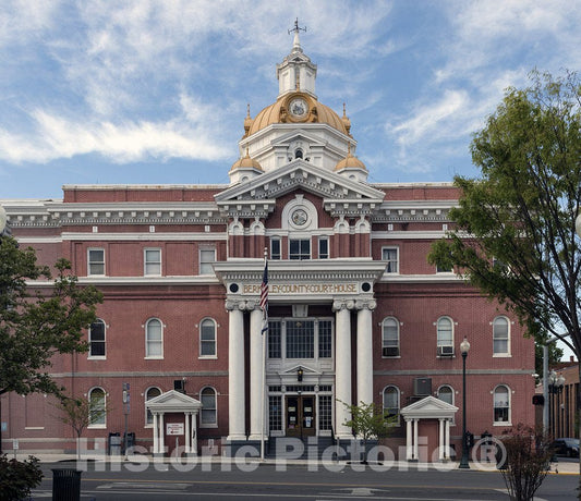 Martinsburg, WV Photo - The Berkeley County Courthouse in Martinsburg, West Virginia