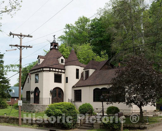 Photo - House in The Boulevards, an exclusive neighborhood near the Ritter municipal park and the Huntington Museum of Art in Huntington, West Virginia- Fine Art Photo Reporduction