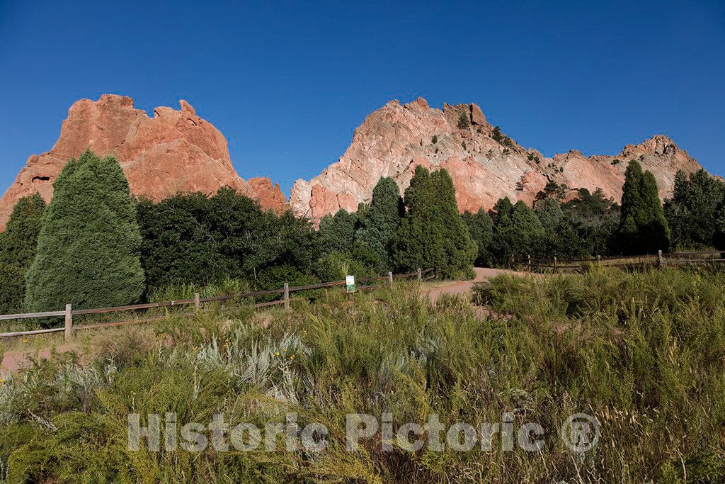 Photo - Formation in The Garden of The Gods, a Public Park, but Also an International Tourist Attraction, Packed with red-Rock Formations in Colorado Springs, Colorado