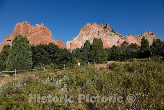 Photo - Formation in The Garden of The Gods, a Public Park, but Also an International Tourist Attraction, Packed with red-Rock Formations in Colorado Springs, Colorado