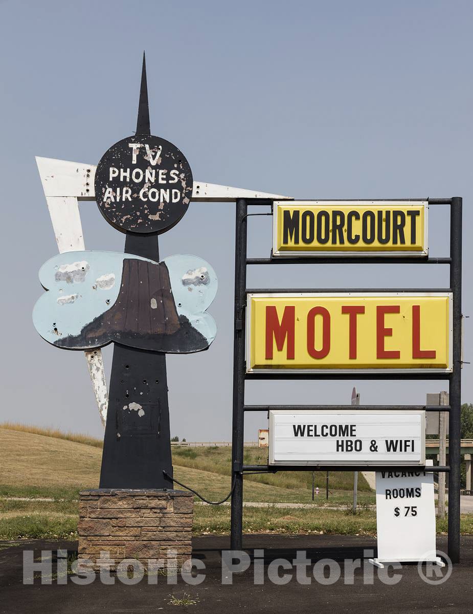 Photo - The Sign for The Moorcroft Motel in Moorcroft, Wyoming, borrows Part of its Look from Devils Tower, one of The state's Most recognized Natural Features