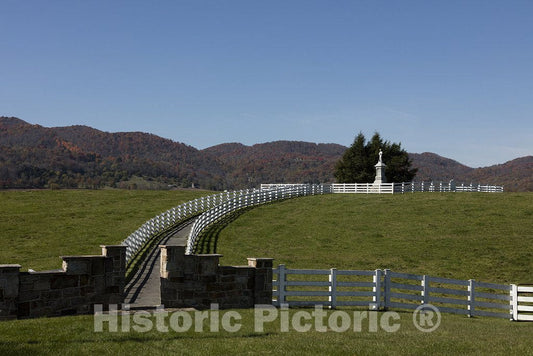 Union, WV Photo - Monument to a Confederate Soldier, Dedicated in 1901, to Men who Served The Lost Cause in The U.S. Civil War of The 1860s