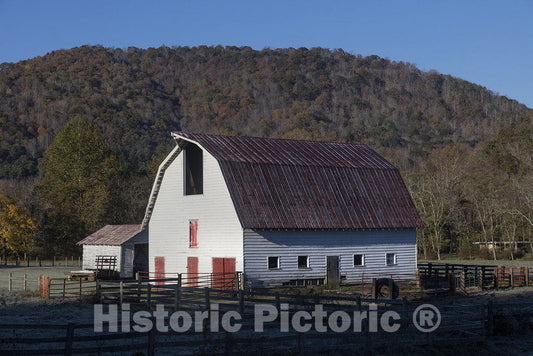 Pocahontas County, WV Photo - Large barn in Pocahontas County, West Virginia