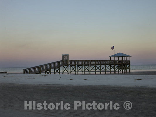 Clermont Harbor, Mississippi Photo - A pier and pavilion off Buccaneer State Park-