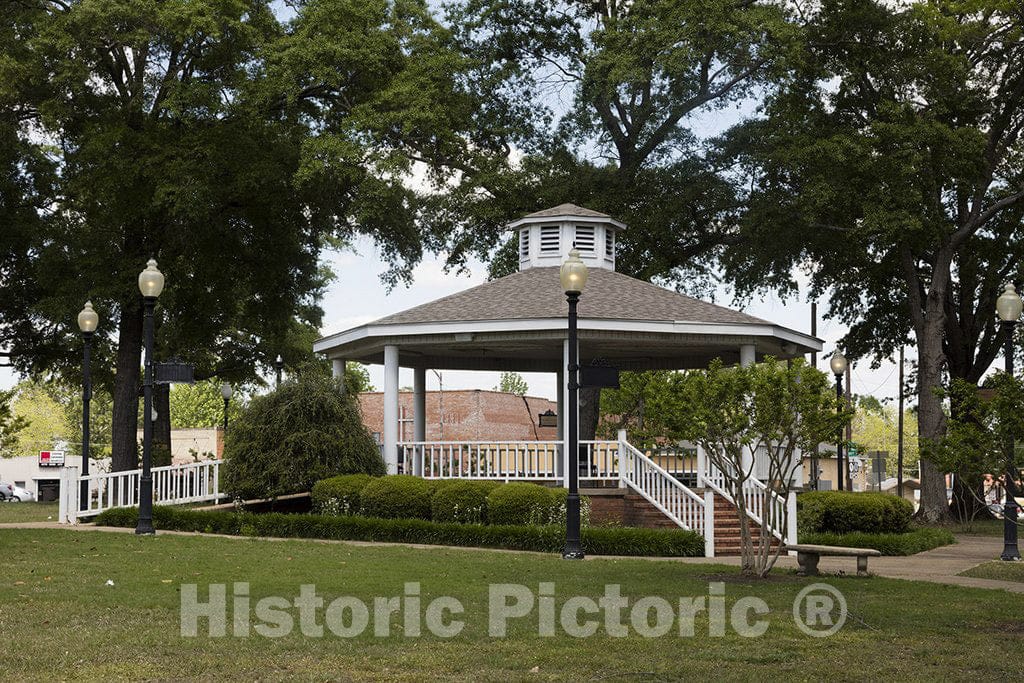 Calhoun City, Mississippi Photo - Gazebo on The Town Square in Calhoun City, Mississippi.
