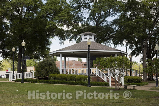 Calhoun City, Mississippi Photo - Gazebo on The Town Square in Calhoun City, Mississippi.