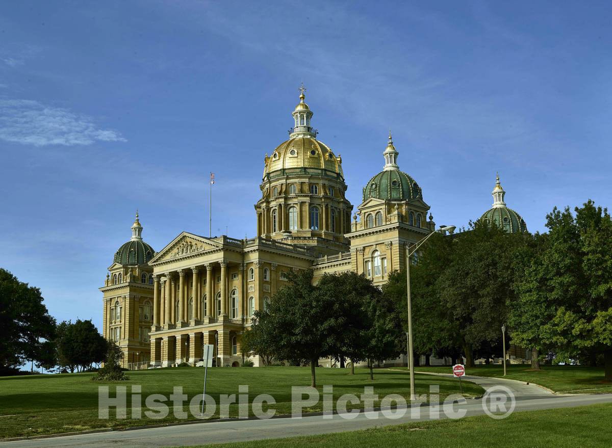 Photo- The richly Gilded Iowa State Capitol, Constructed Between 1871 and 1886, is The only Five-Domed Capitol in The Country 1 Fine Art Photo Reproduction