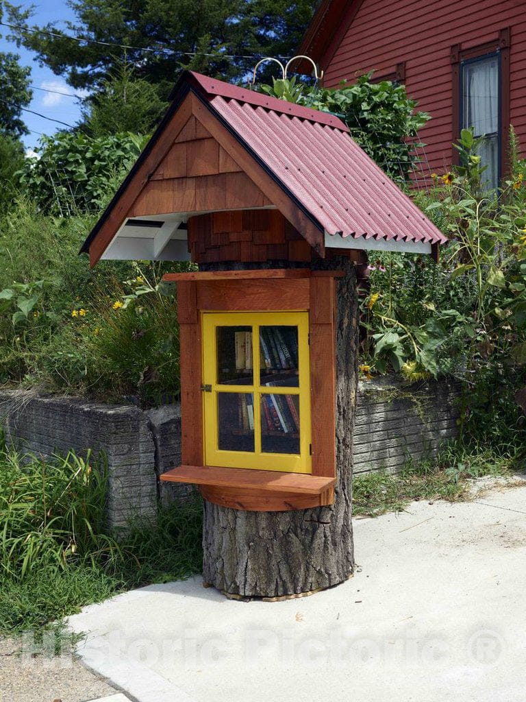 Photo - A Birdhouse Library in Des Moines, Iowa. This and Similar Drop Boxes Allow Community Residents to Freely Leave and take Books of All descriptions