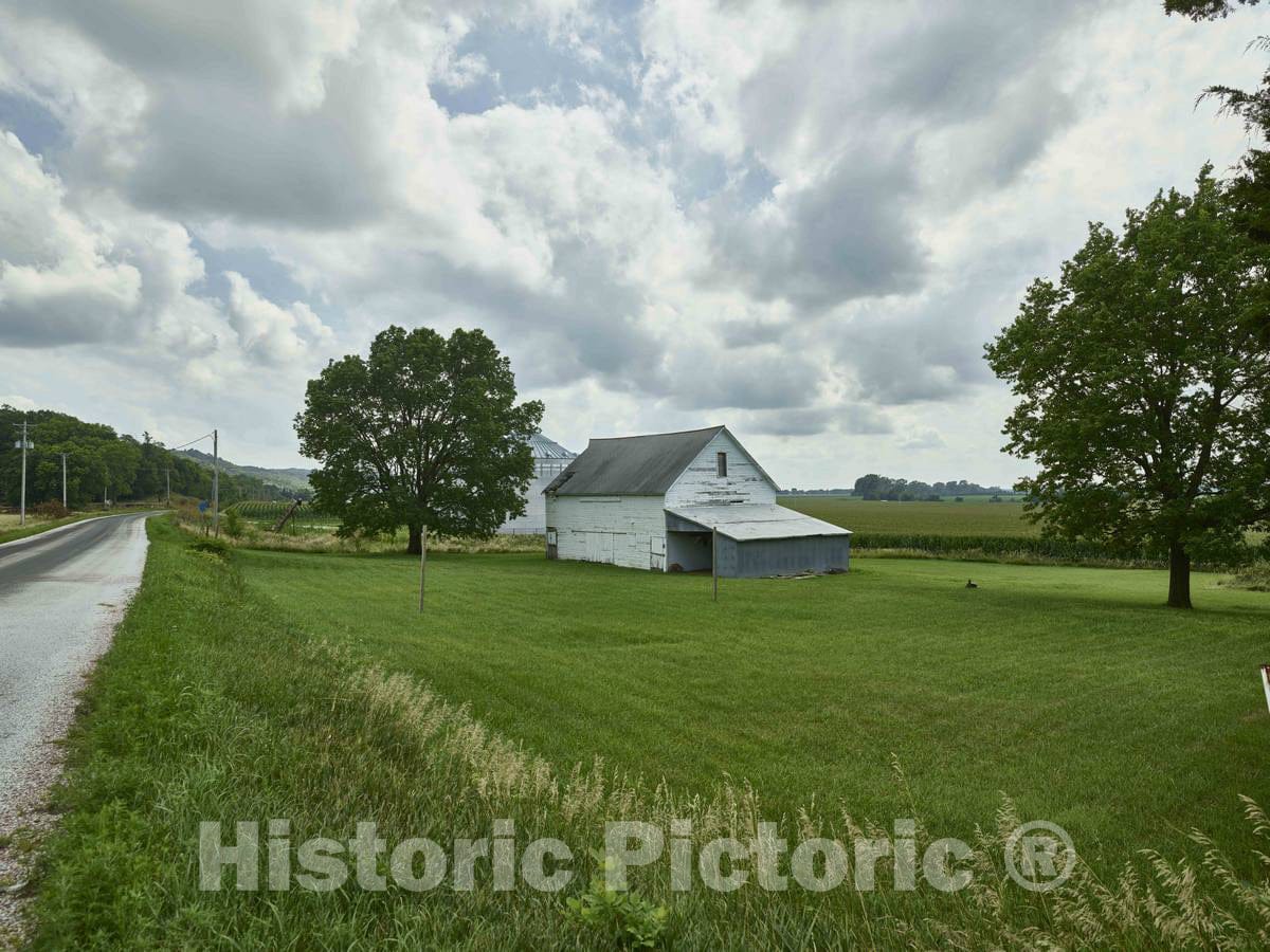 Photo - Barn in The Loess Hills of Western Iowa's Harrison County- Fine Art Photo Reporduction