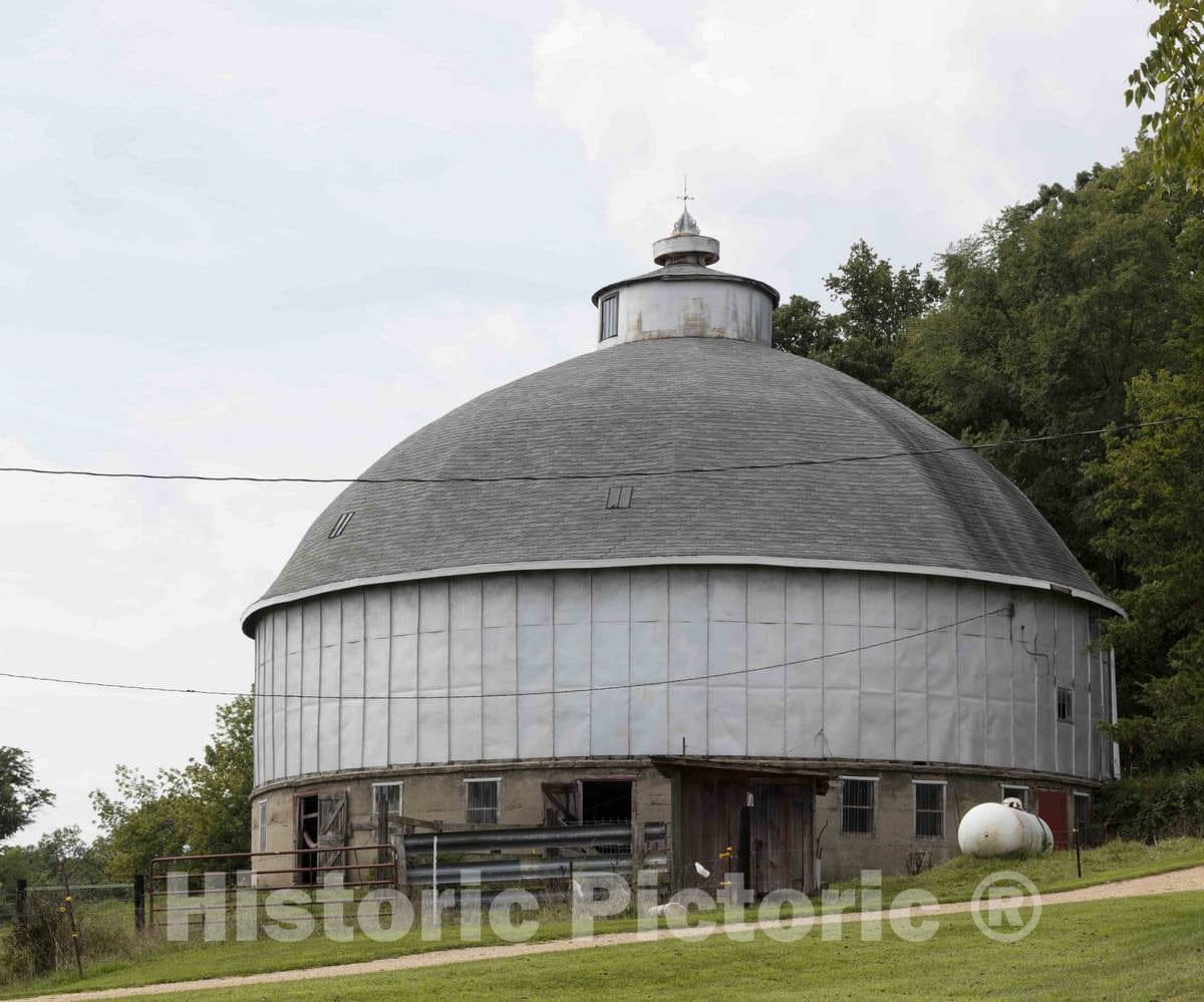Photo - A Round barn Outside Guttenberg in Clayton County, Iowa- Fine Art Photo Reporduction