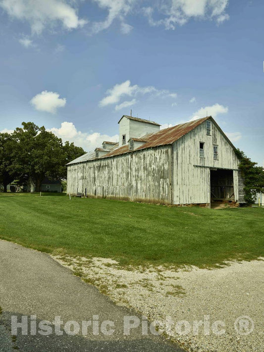 Photo - Old barn in Amana, one of The Amana Colonies, Seven Villages in Iowa County, Iowa- Fine Art Photo Reporduction