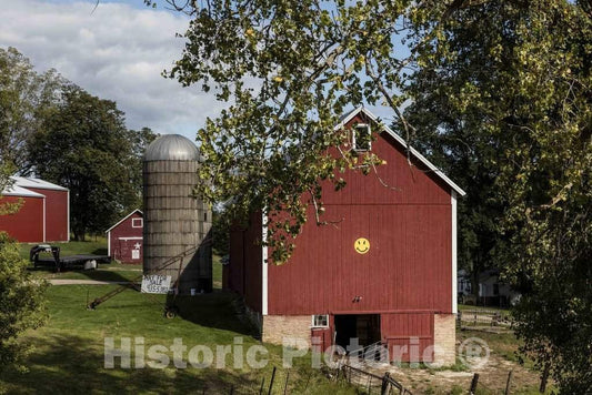 Photo - If barns had Emotions, This red One's in Iowa County, Wisconsin, Could be characterized as Cheerful- Fine Art Photo Reporduction